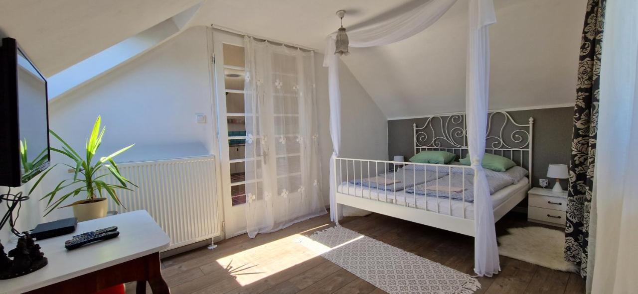 Boholand Apartman Eger Esterno foto